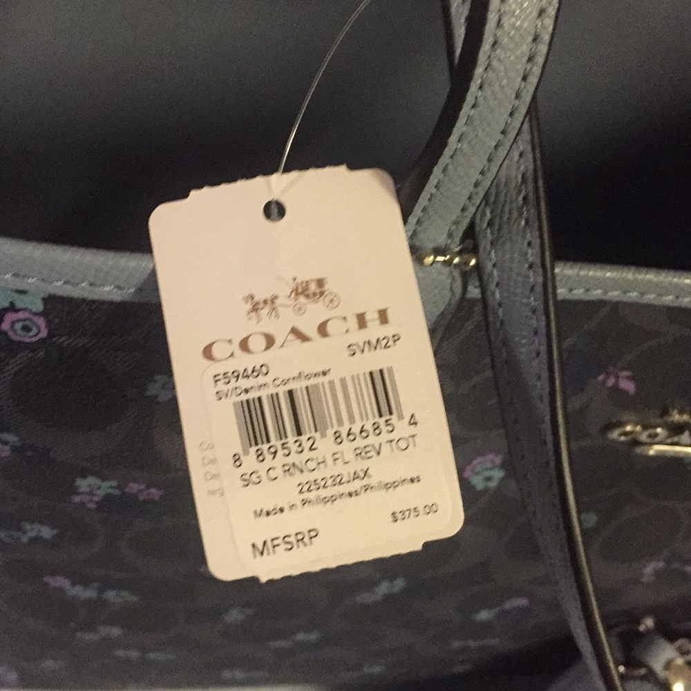 V-Day Special! NWT-Reversible coach Tote bag - Picture 2 of 3